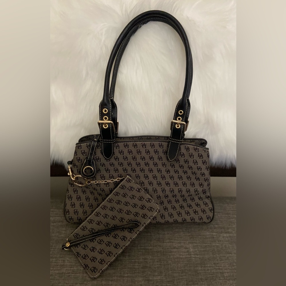 AUTHENTIC DOONEY & BOURKE Tote Bag
Gray Black Fabric Key Holder & Wristlet